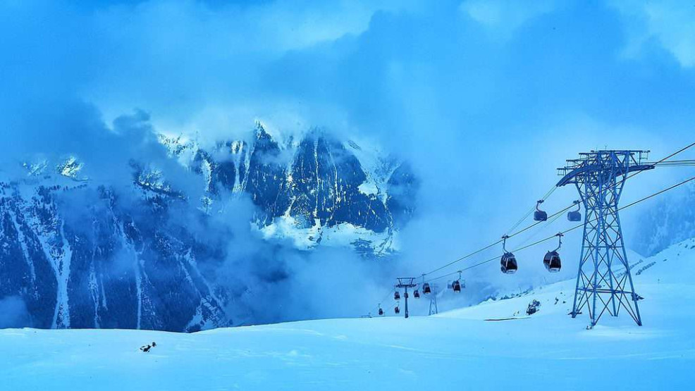 Pemandangan panorama restoran pohon langit Pardorama di Ischgl.