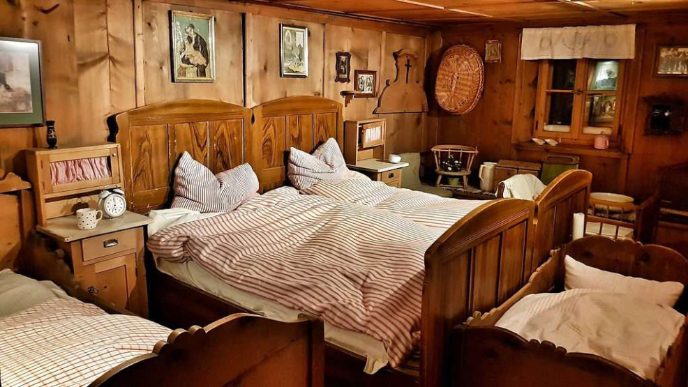 restaurants in ischgl - Top-Restaurants in Ischgl, Tirol, Österreich - Alpine Essenserlebnisse Bedroom of the Bauernmuseum of the Wirtshaus Walserstube Paznauner