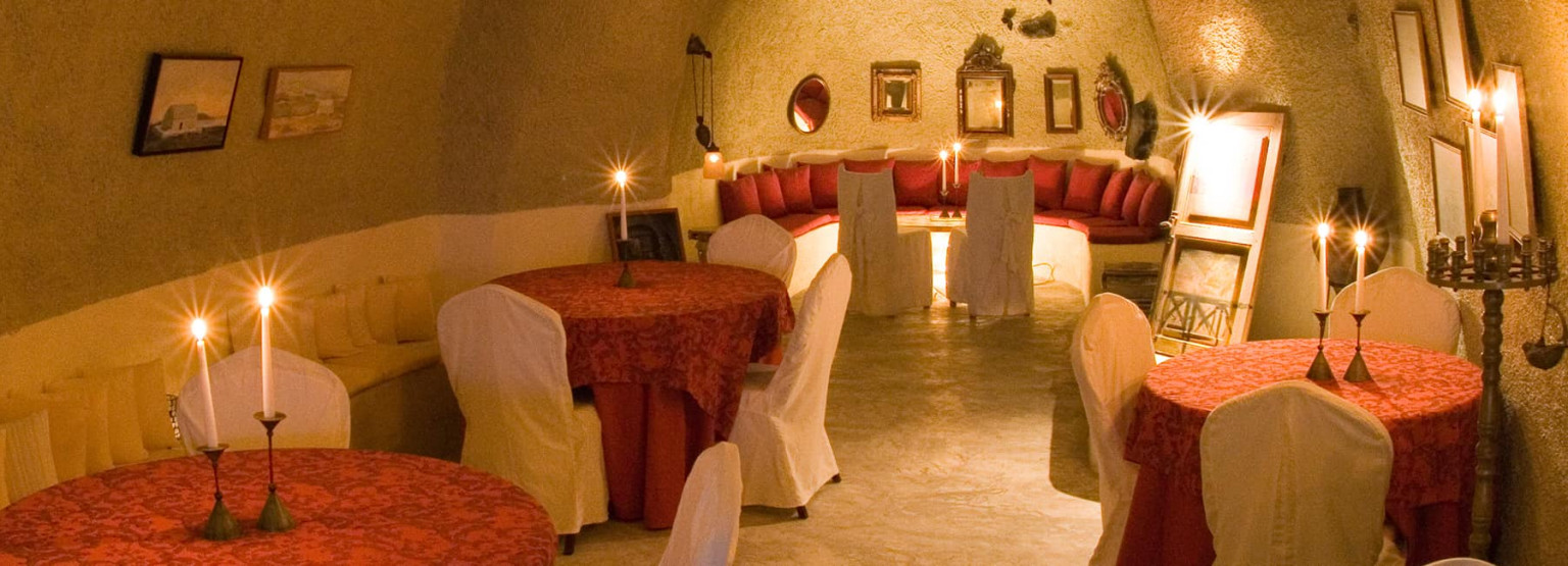 Romantic Sunset Restaurants in Santorini - How to Reserve the Best Romantic Sunset Restaurants in Santorini, Greece Cozy dinner in Santorini, Greece.
