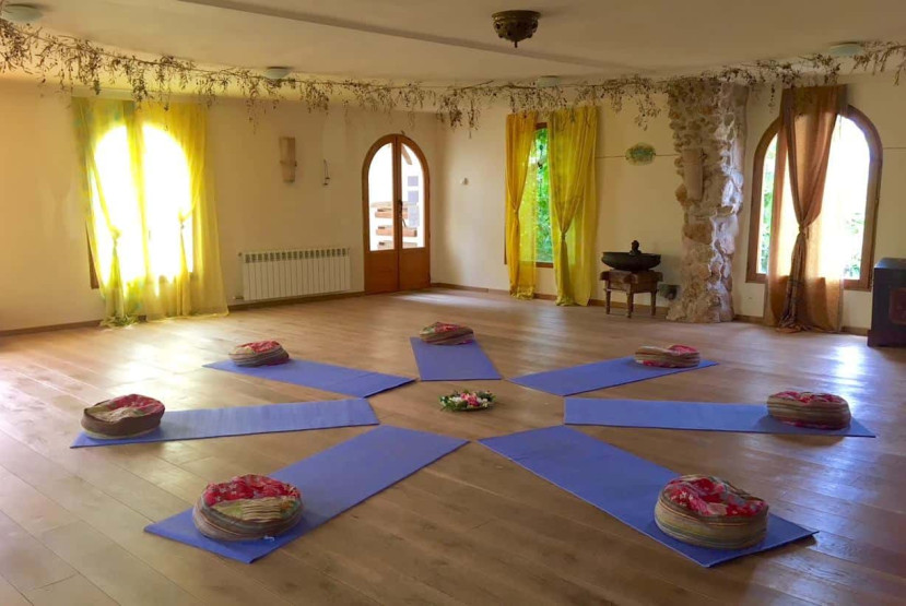 Yoga Retreats in Spain - 3 Unforgettable Yoga Retreats in Spain Yoga session at Alaya Retreat Centre in Catalonia, Spain.