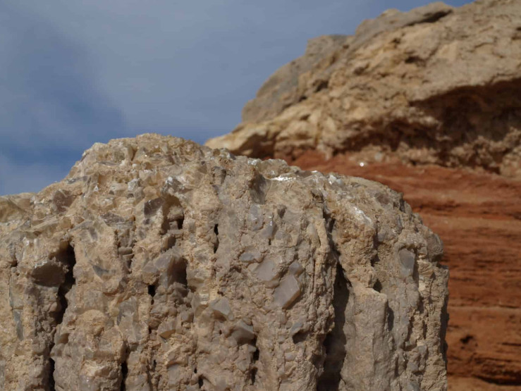 - English Mountain in Bahariya Oasis, Egypt Crystal Rock in the desert Bahariya in Egypt - Photo by Tarek via Flickr.