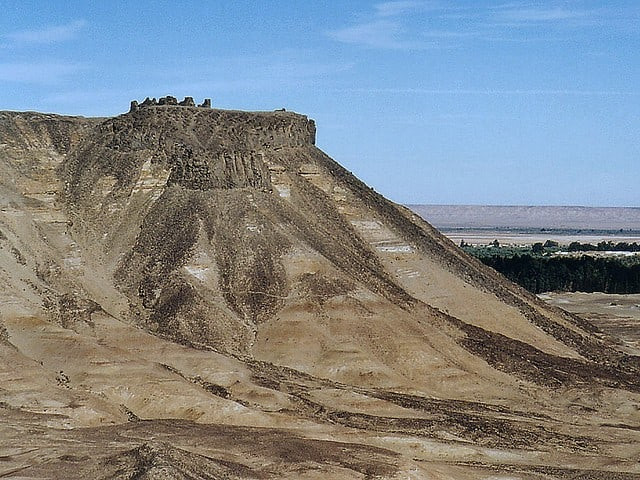 - English Mountain in Bahariya Oasis, Egypt English Mountain in Bahariya, Egypt.