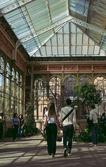 Places to Take Photos in Barcelona - The Best Places to Take Photos in Barcelona The green house in the Park Güell in Barcelona, Spain.