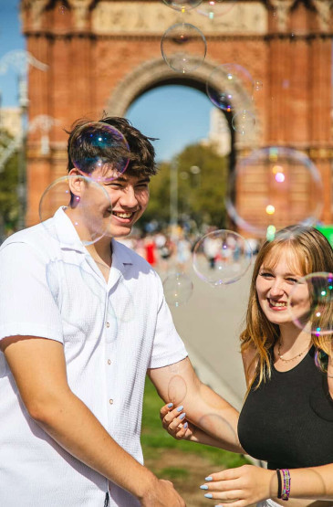 Places to Take Photos in Barcelona - The Best Places to Take Photos in Barcelona Photo spot for couples at the Arc de Triomf in Barcelona, Spain.