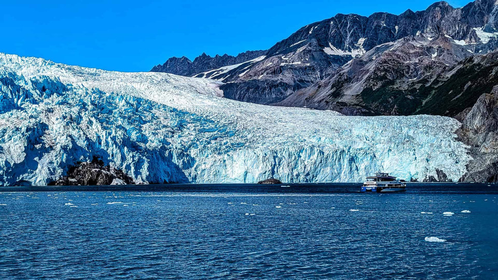 Day Cruise at Kenai Fjords National Park - The Magic of a Day Cruise at Kenai Fjords National Park, Alaska Day cruise to the Aialik glacier in the Kenai Fjords National Park in Alaska, USA.