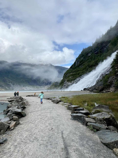 Guide to Juneau - Mini Guide to Juneau, Alaska Trail to the Nugget Falls at Mendenhall Glacier in Juneau, Alaska, USA