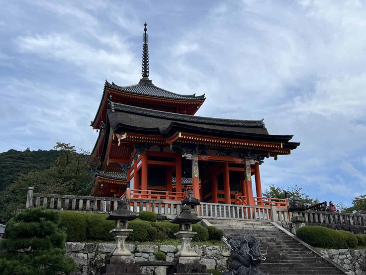 Travel Tips for Tokyo and Kyoto - Top Travel Tips for Tokyo and Kyoto The sprawling temple complex, with its red buildings, towers over Kyoto.