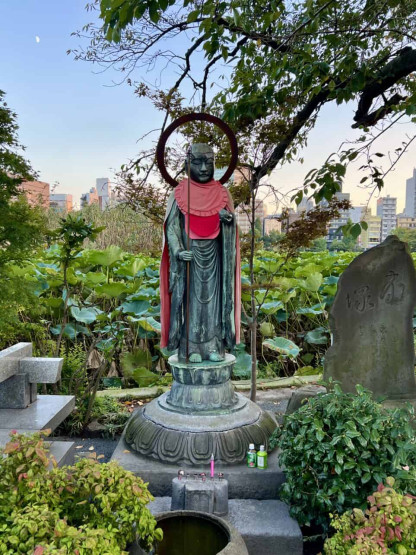Travel Tips for Tokyo and Kyoto - Top Travel Tips for Tokyo and Kyoto Uneo Park Benten-do Temple in Tokyo, Japan.