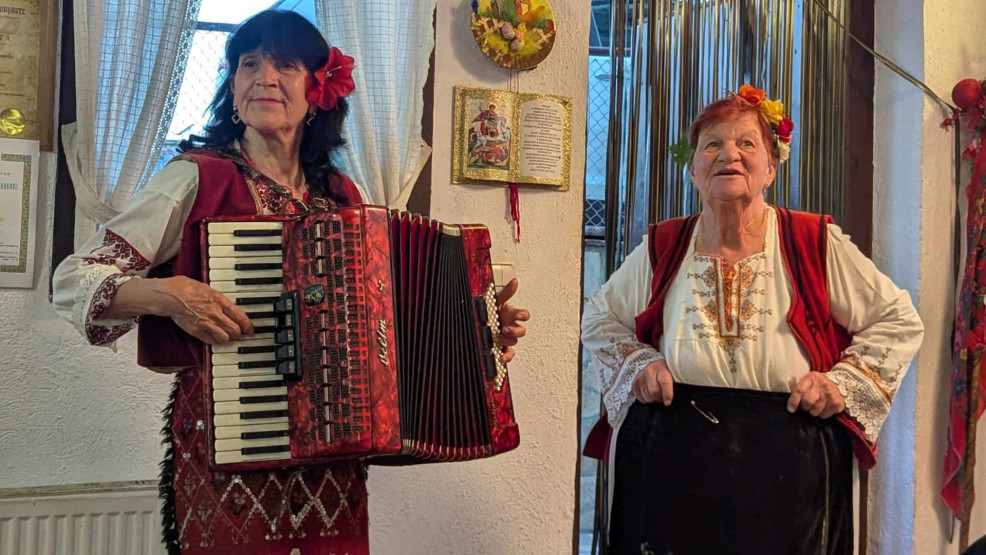 Traditional music performance at Gorno Draglishte - Local Folkloric Experience with Food Tasting, Bansko, Bulgaria.