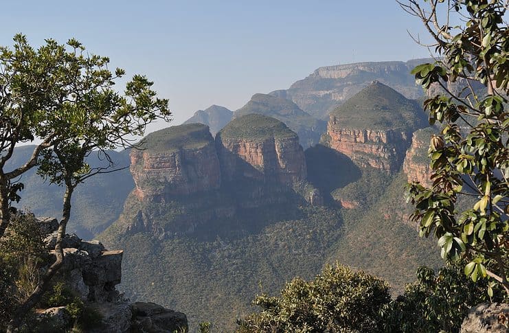 A Guide to the Drakensberg Mountains Drakensberg mountains, South Africa