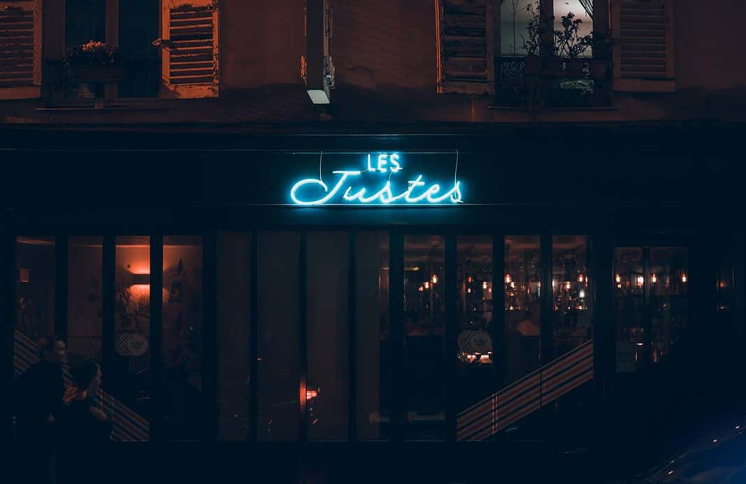Nightlife in Paris: Explore the Paris Bar Scene - Travel Dudes