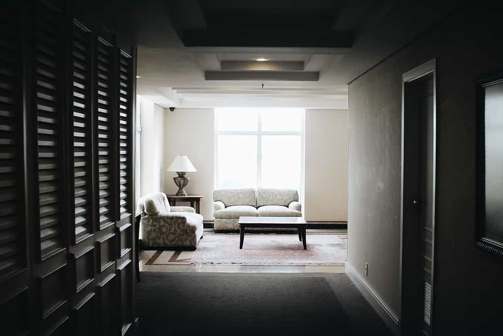 What is the Difference Between a Hotel and a Motel? Travel Dudes