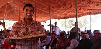 Mansaf in Jordan: Eating the Local Cuisine Eating mansaf in Jordan