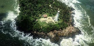 Offbeat attractions in Kalutara District, Sri Lanka Barberyn Lighthouse in Beruwala, Sri Lanka.