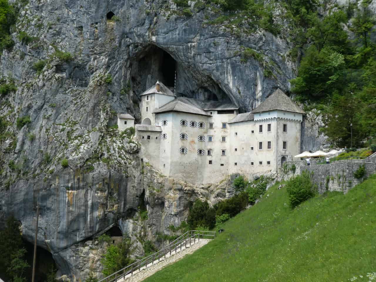 Petualangan Gua Predjama Castle Slovenia