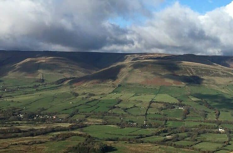 4 Must-Visit Towns in the Peak District Views over the Peak District countryside from Mam Tor, United Kingdom.