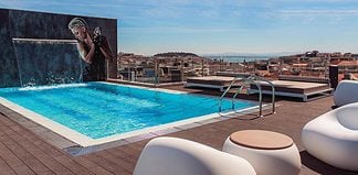 Best Boutique Hotels in Lisbon Rooftop pool of the Hotel HF Fenix Music in Lisbon, Portugal.