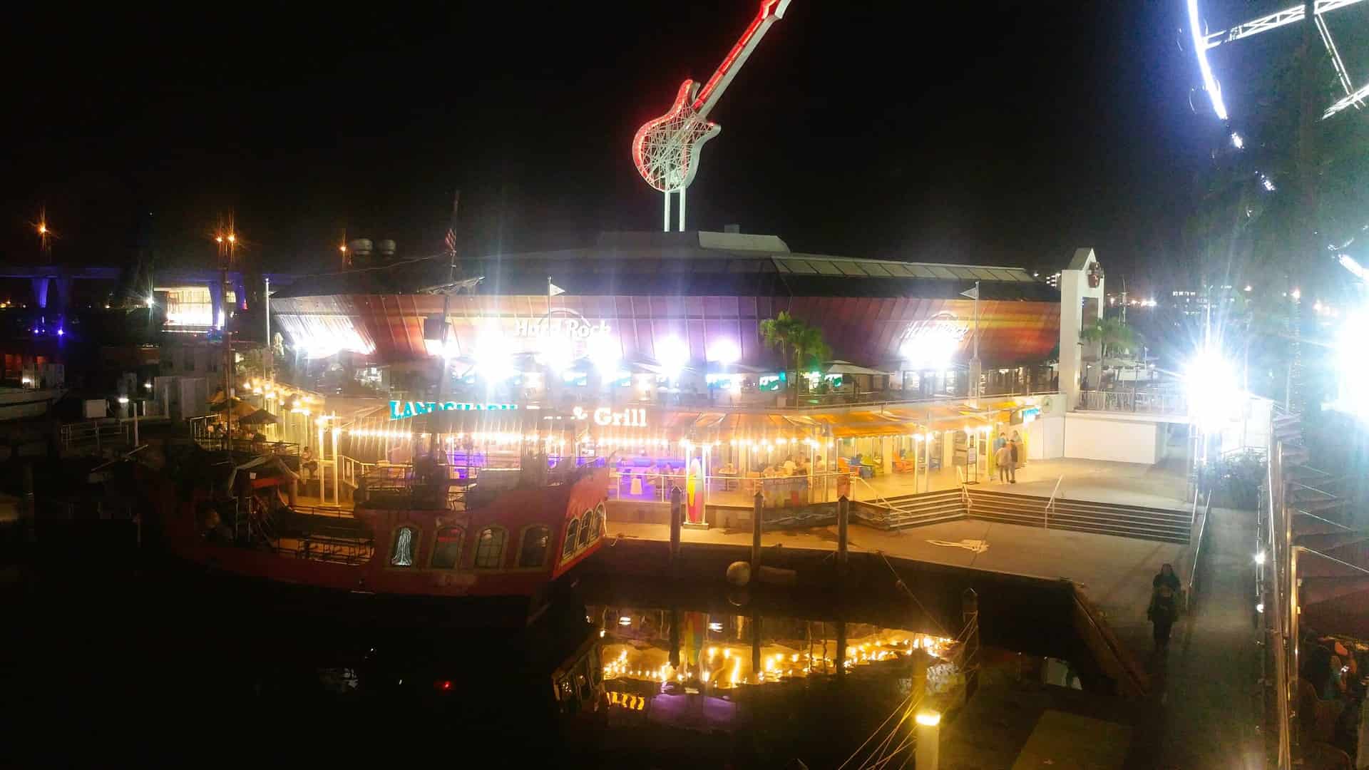 Waterfront restaurants around Bayside Marketplace in Miami, Florida, USA.