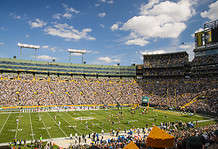 Top USA Cities for an Unforgettable NFL Experience: From New York City’s Vibrant Energy to Denver’s Majestic Scenery Game Time at the Green Bay Stadium.