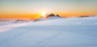 Exploring Icelandic Glaciers: Your Guide to the Kjölur Route in the Southeast Highlands Langjökull Glacier & Jarlhettur Mountain Range