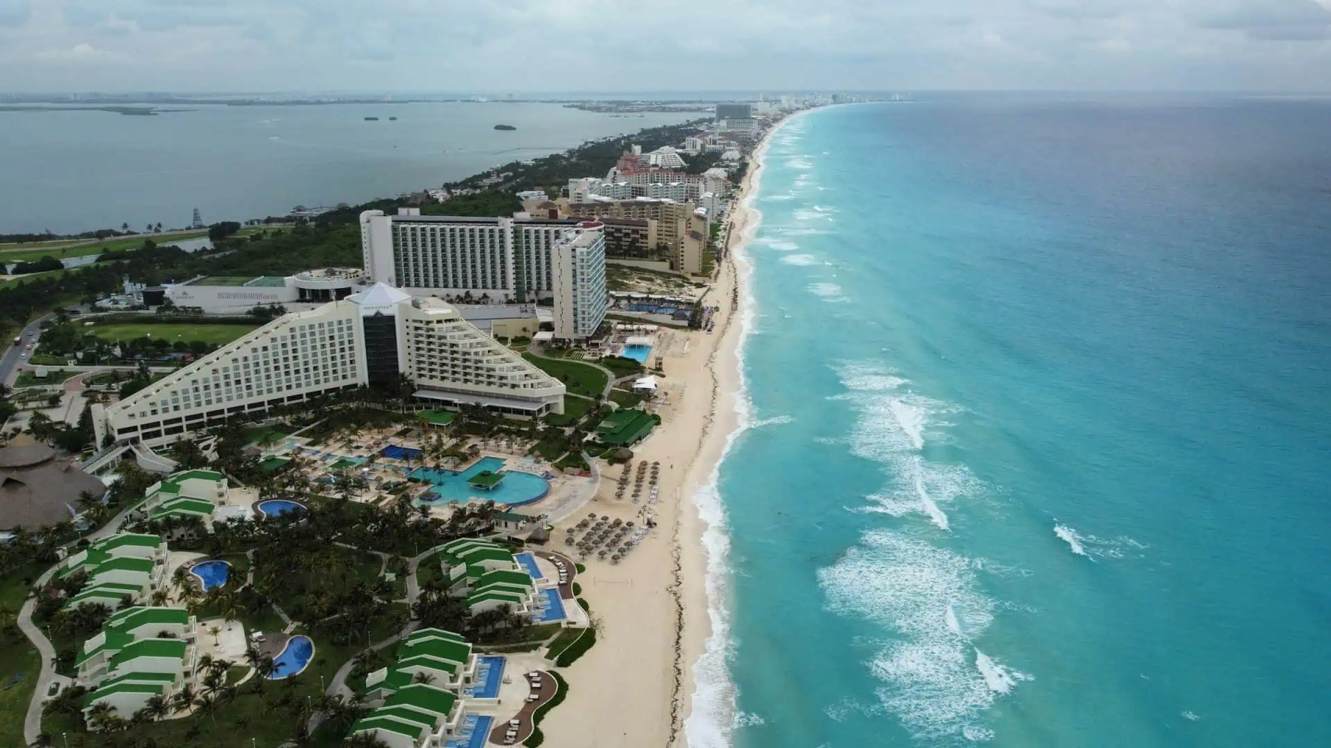 Tropical Getaways - 10 Best Destinations for Tropical Getaways On a Budget Resort in Cancun, Mexico