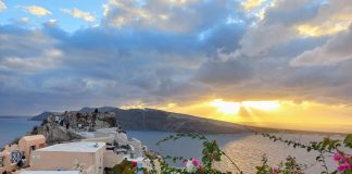 Reasons to Visit Santorini in the Shoulder Season santorini shoulder season
