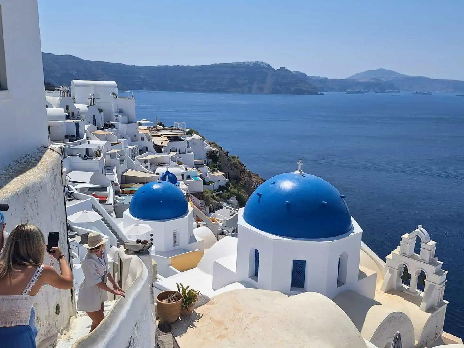 Dômes bleus à Santorin - Comment trouver des dômes bleus célèbres et capturés à Santorin Domes bleus à Santorin, Grèce