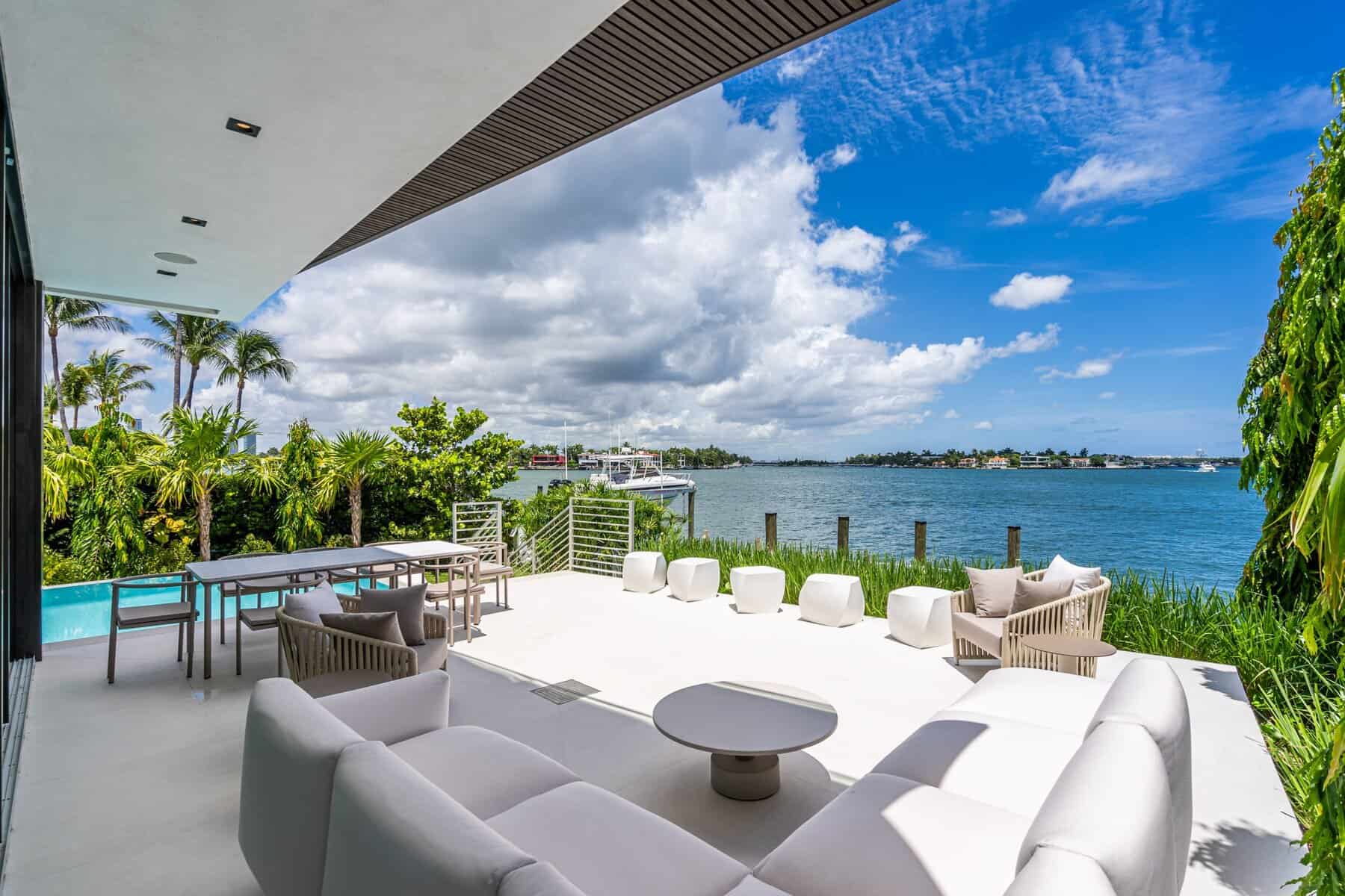 - Turn Your Special Moments Into Unforgettable Experiences: Miami's Most Stunning Luxury Villas Nicola Villa in Miami, USA.