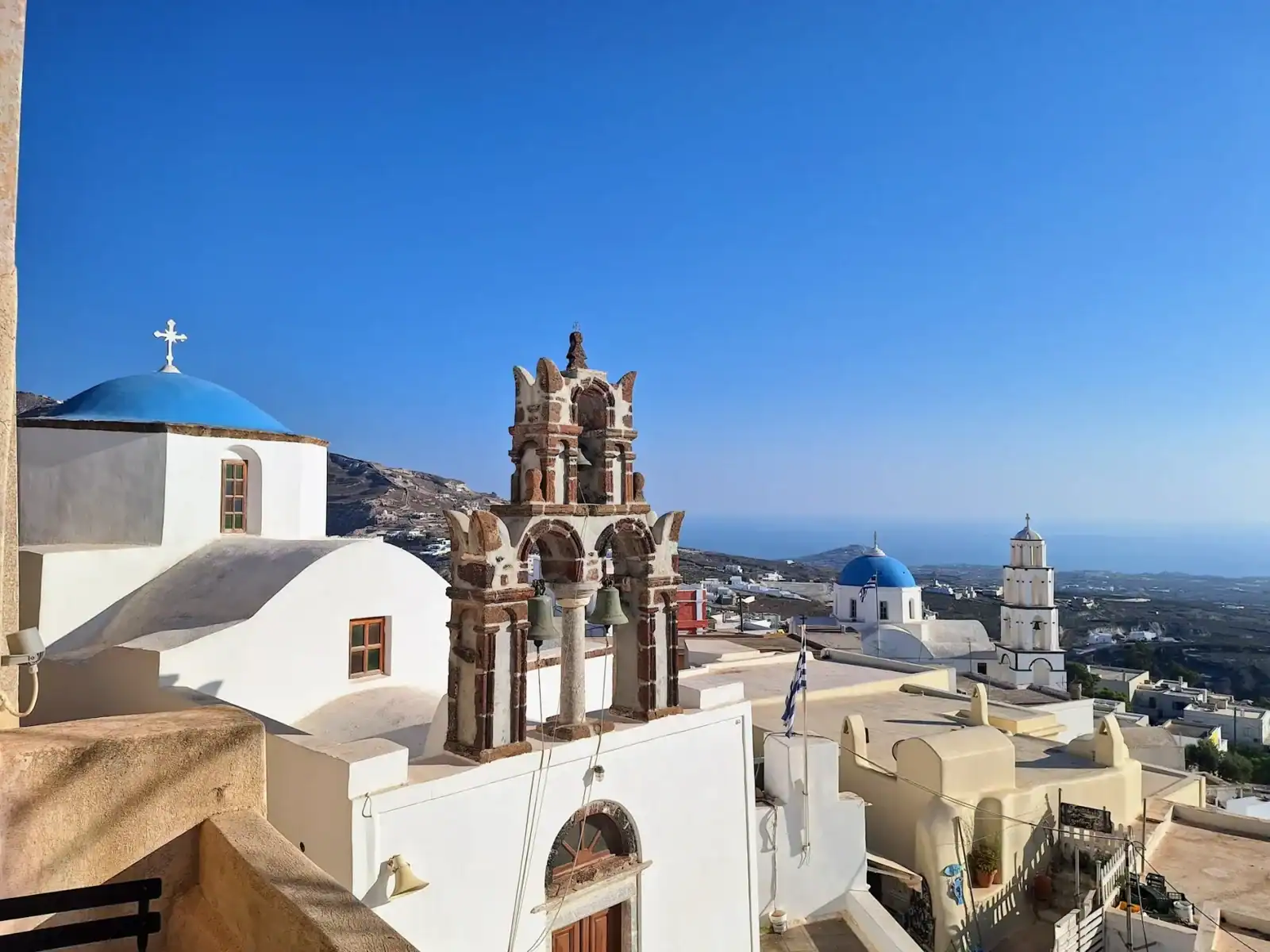Dômes bleus à Santorin - Comment trouver des dômes bleus célèbres et capturés à Santorin Domes bleus à Bergus, Santorin, Grèce