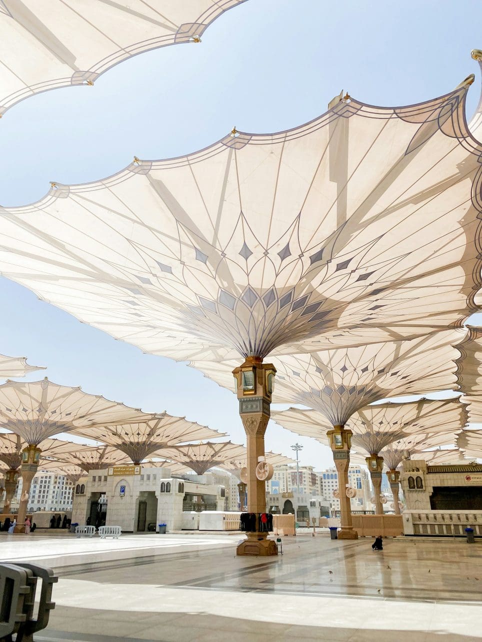 - How to Perform Umrah: A Step-by-Step Guide Sun covers at Masjid Nabawi in Madinah, Saudi Arabia. Pic by nurul-exploretomakan-com -unsplash.