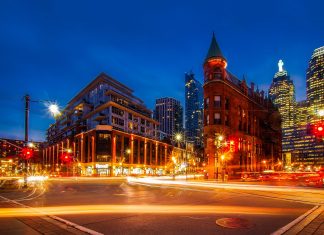 The Complete Guide to Toronto’s Nightlife for International Travelers Toronto at night, Canada.