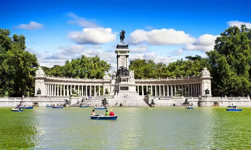 Pond at Parque del Retiro in Madrid, Spain