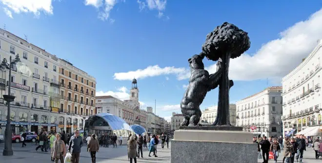 Oso y el Madroño statue, Madrid, Spain