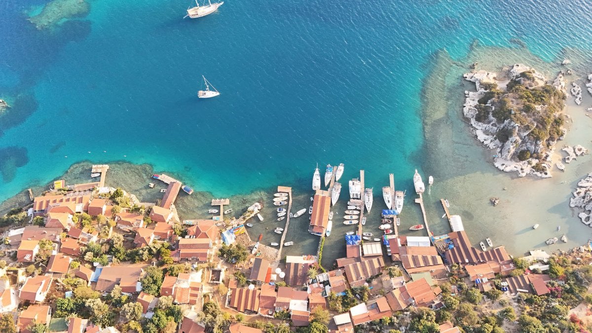 kekova blue cruise - Kekova Blue Cruise Guide: Cabin Charter vs Private Gulet Explained Cruise boats in Kekova, Turkey