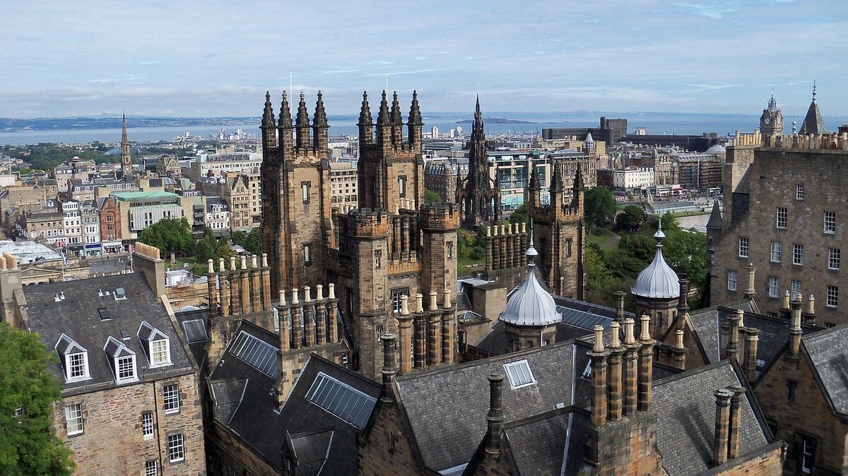 - How to See a UK City Without Hitting the Afternoon Wall Edinburgh Castle in Scotland, UK.