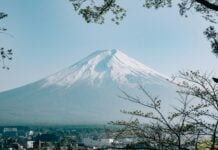 Mount Fuji Off-Season vs Peak Season: Which Is Better for You? mount fuji climbing season