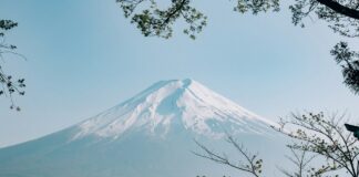 Mount Fuji Off-Season vs Peak Season: Which Is Better for You? mount fuji climbing season