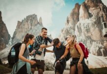 Your First Week Home Decides How Long Your Trip Lasts Happy travelers