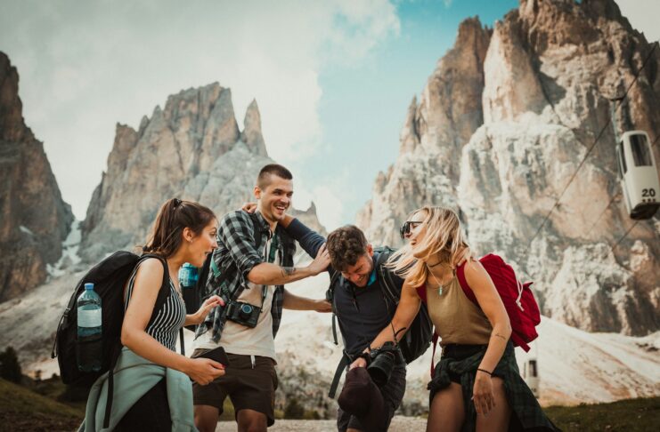 Your First Week Home Decides How Long Your Trip Lasts Happy travelers